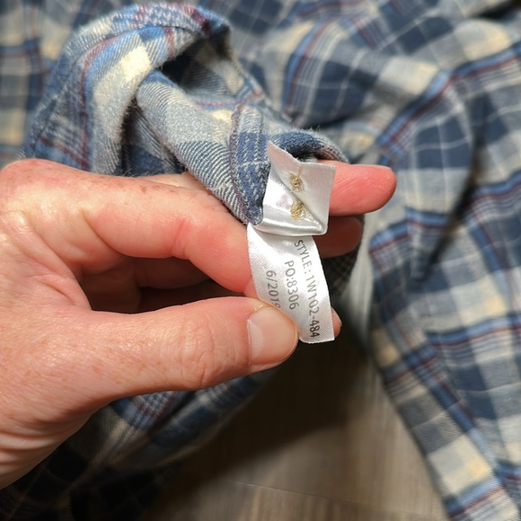 Southern Shirt Plaid Flannel Long Sleeve Button Down - Large - Picture 7 of 7